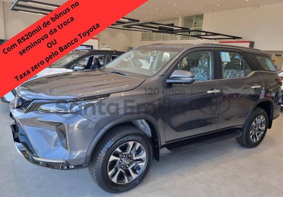 TOYOTA HILUX SW4 2.8 D-4D TURBO DIESEL SRX PLATINUM 7L 4X4 AUTOMÁTICO TOYOTA HILUX SW4 2.8 D-4D TURBO DIESEL SRX PLATINUM 7L 4X4 AUTOMÁTICO